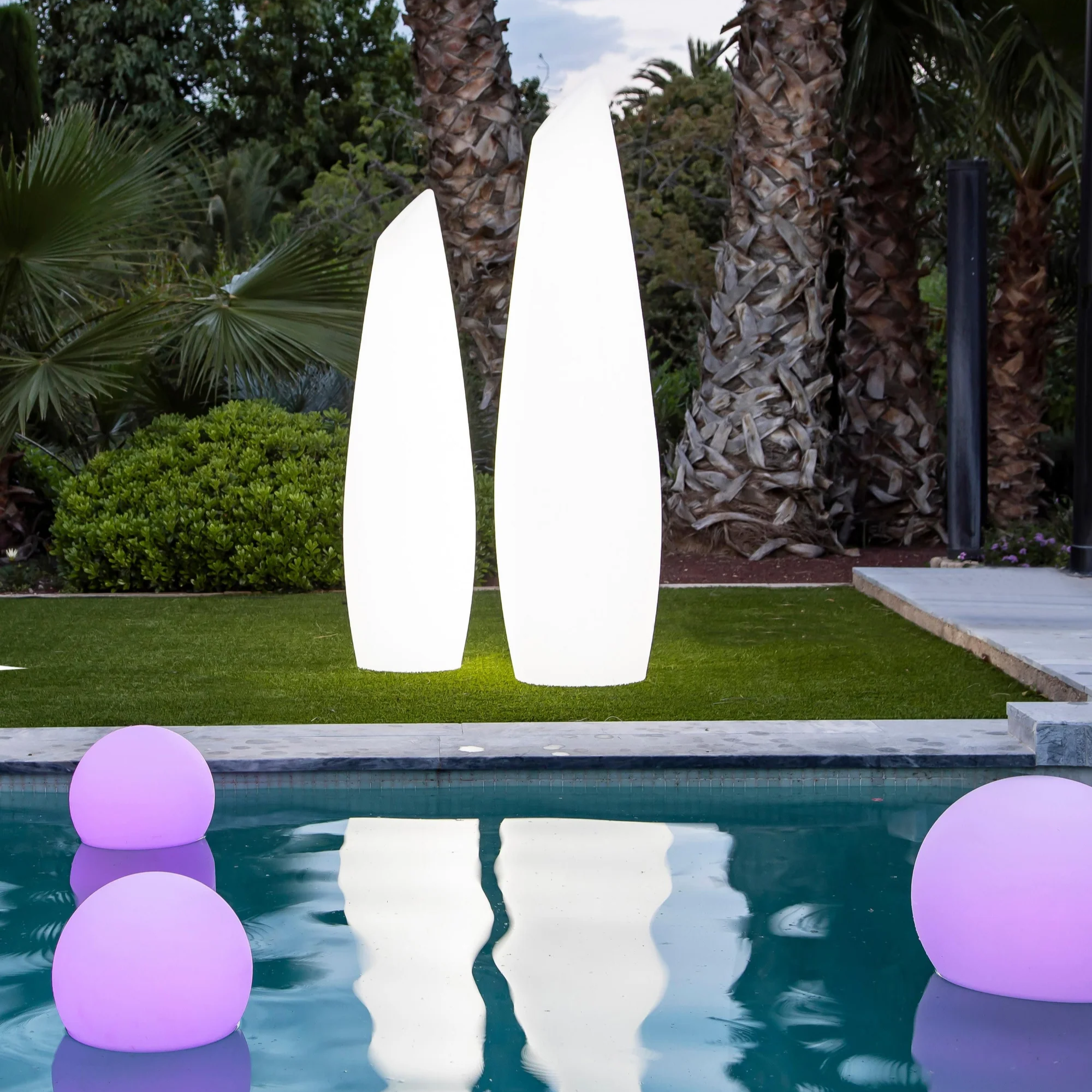 NovaSmart - LED Light Multiple Color Options with Adjustable Brightness | Wireless and Rechargeable for Indoor and Outdoor Use | Portable Mood and Ambient Lighting for Garden, Terrace, Living Room, or Children's Room