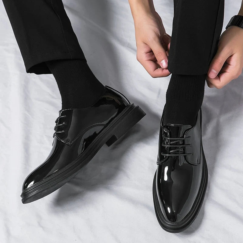 Pointed Toe Lace-Up Shoes