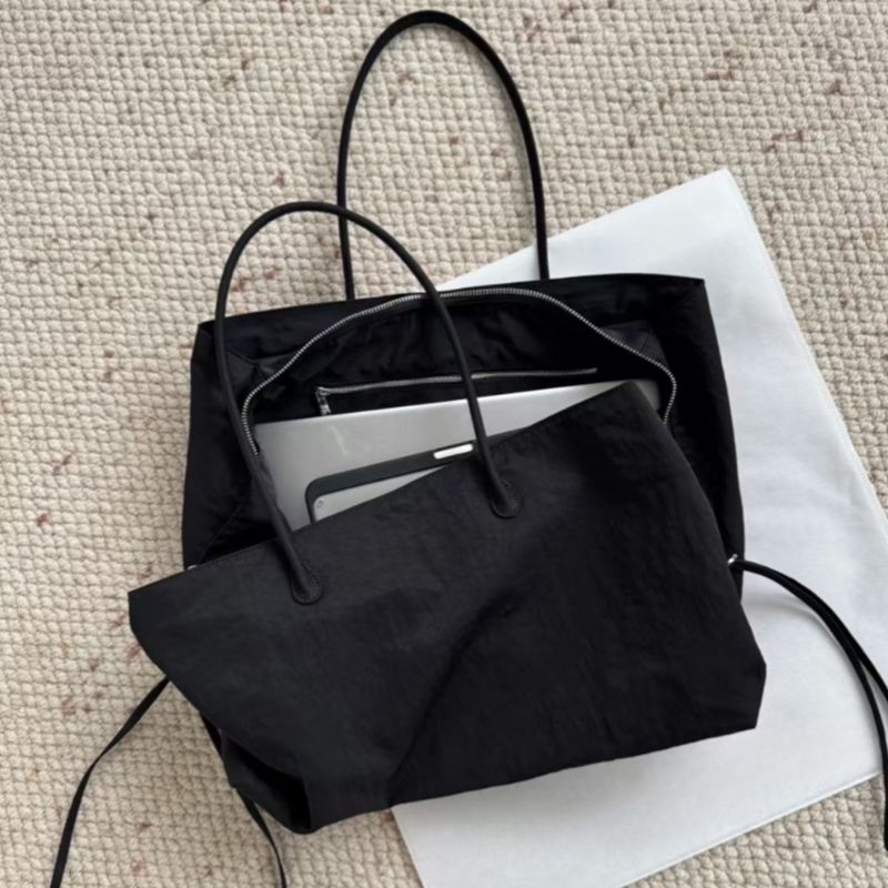 Women’s Adjustable Shoulder Bag with Multiple Compartments