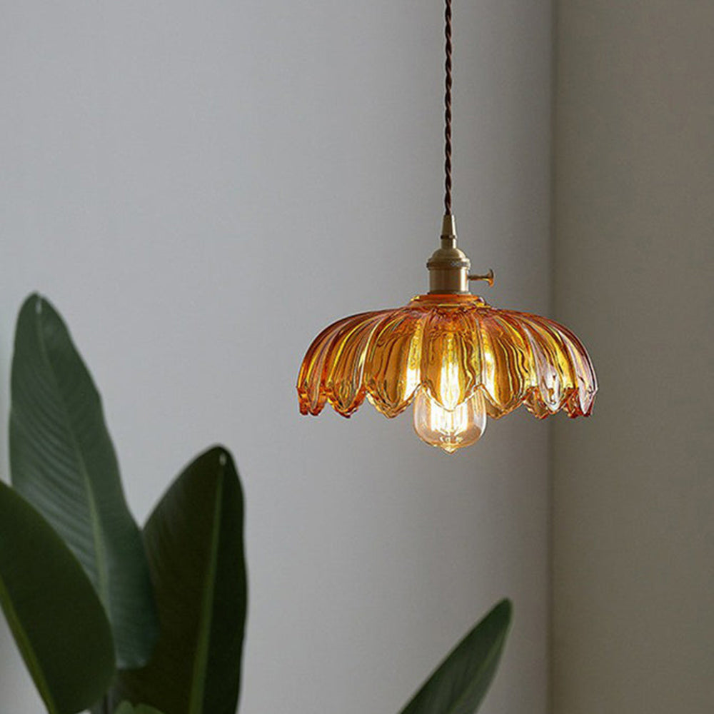 BlossomGlow – Elegant Scalloped Flower-Style Glass Shade with Vintage Charm | Soft Diffused Glow with Brass-Toned Fitting | Timeless Statement for Bedroom, Hallway or Dining