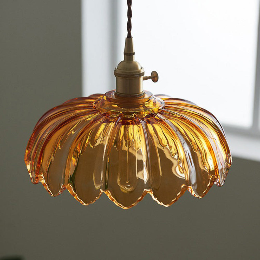 BlossomGlow – Elegant Scalloped Flower-Style Glass Shade with Vintage Charm | Soft Diffused Glow with Brass-Toned Fitting | Timeless Statement for Bedroom, Hallway or Dining