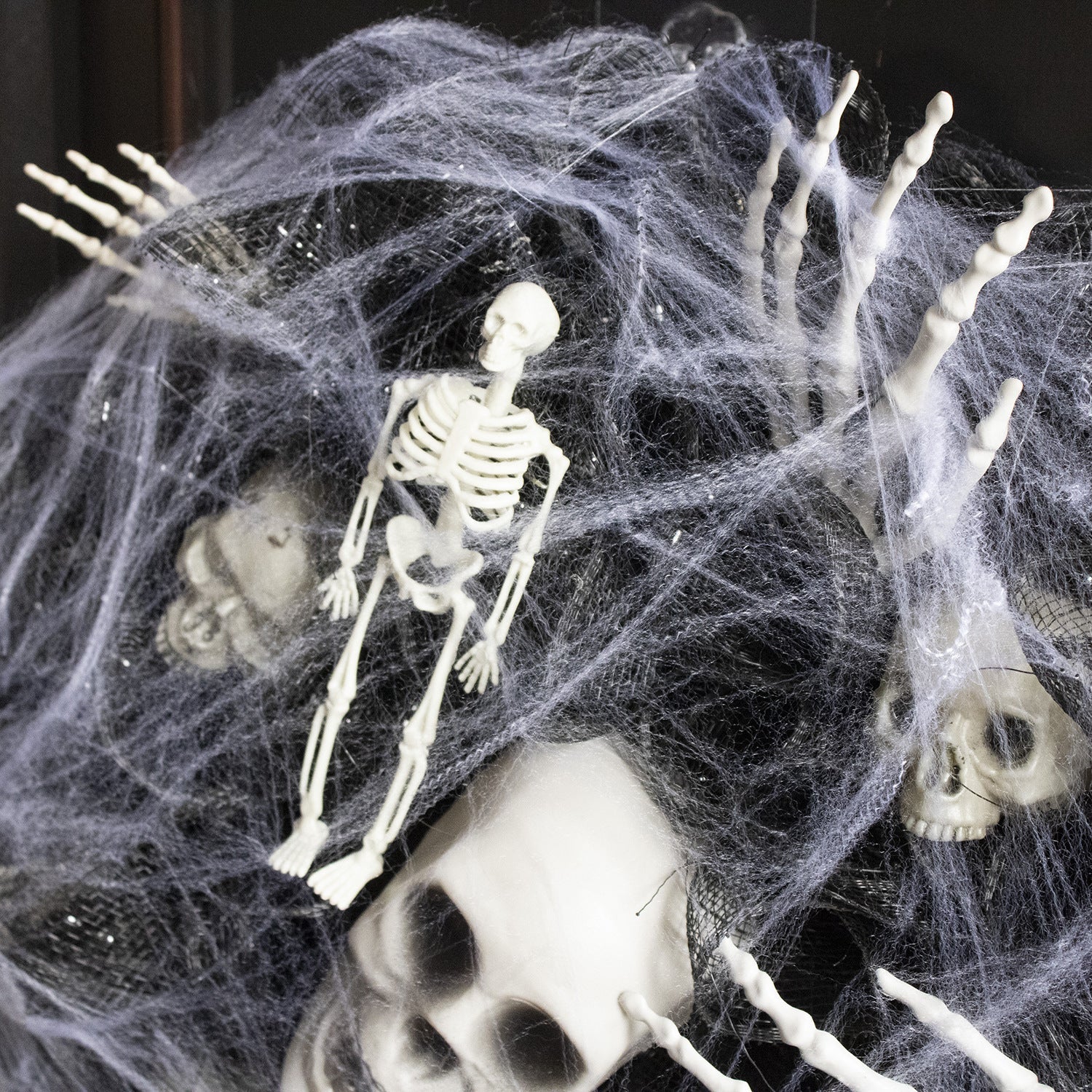 Halloween Skull Mesh Wreath for Decoration