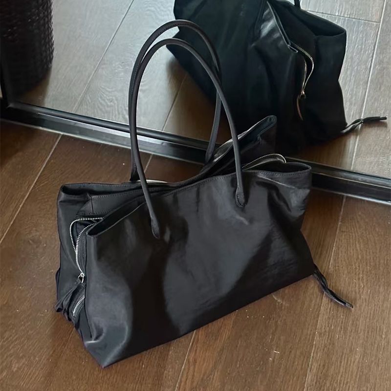 Women’s Adjustable Shoulder Bag with Multiple Compartments