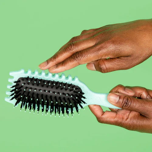3-in-1 Styling Brush – Perfect for Defined Curls, Separation, and Frizz Control