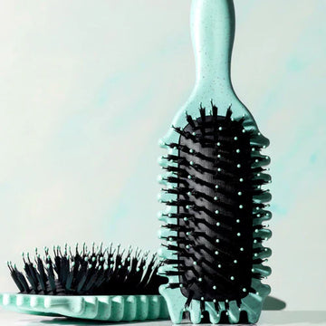 3-in-1 Styling Brush – Perfect for Defined Curls, Separation, and Frizz Control
