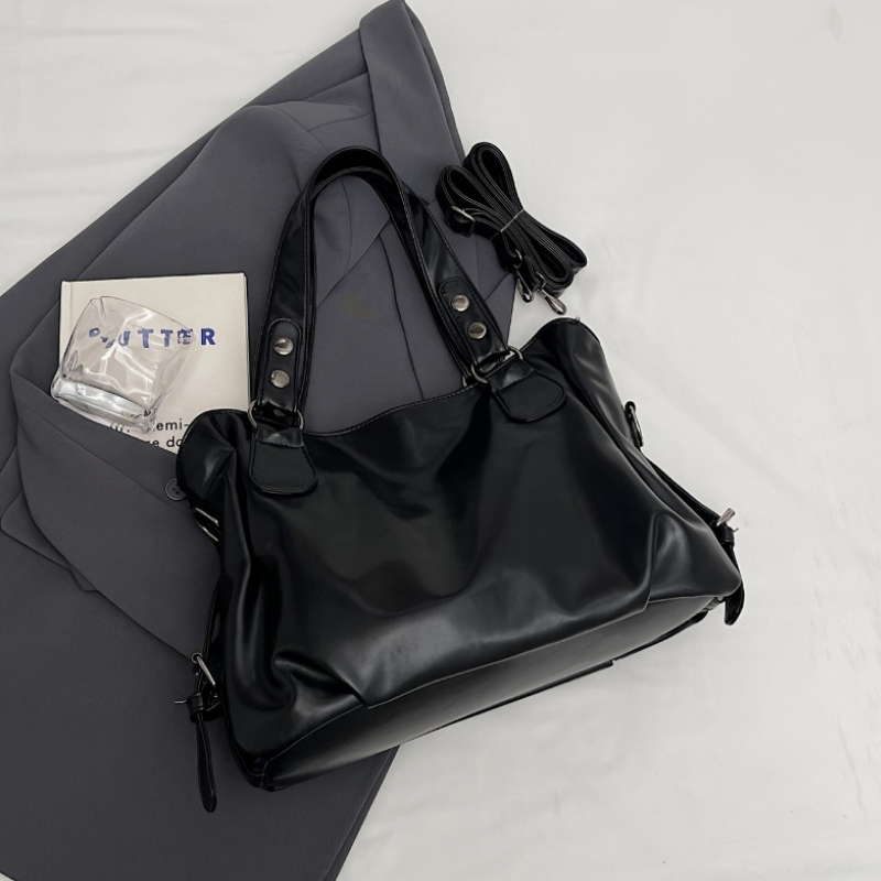 Women’s Handbag with Multiple Zipped Compartments