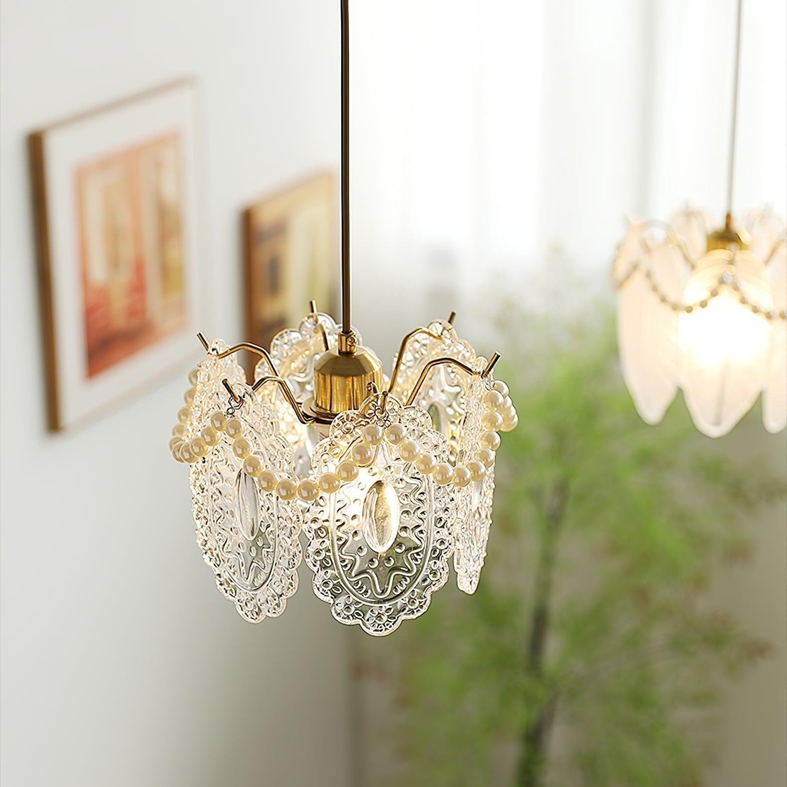 AuroraVintage - Vintage Pendant Light Floral Details with Timeless Charm | Warm Ambient Glow for Refined Atmosphere | Adjustable Suspension for Flexible Placement in Modern or Traditional Interiors