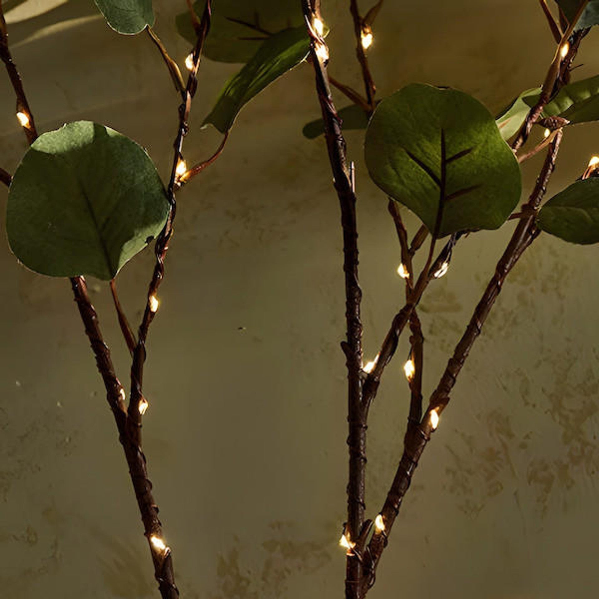 LumiFlor - LED Flower String Lights Realistic Flower and Leaf Design | Soft Battery-Powered Glow for Warm, Enchanting Ambiance | Versatile Decoration for Home, Office, Weddings, or Events