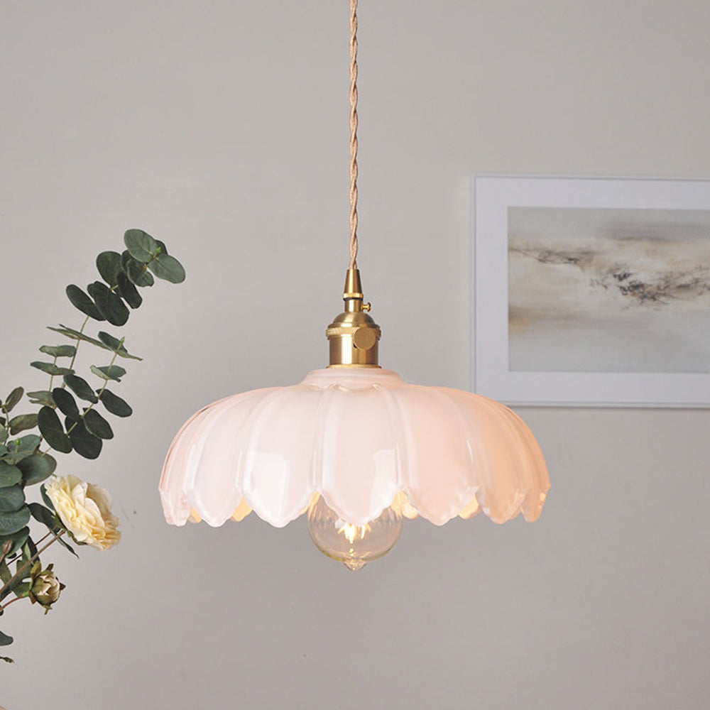 BlossomGlow – Elegant Scalloped Flower-Style Glass Shade with Vintage Charm | Soft Diffused Glow with Brass-Toned Fitting | Timeless Statement for Bedroom, Hallway or Dining