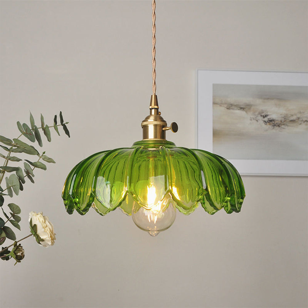 BlossomGlow – Elegant Scalloped Flower-Style Glass Shade with Vintage Charm | Soft Diffused Glow with Brass-Toned Fitting | Timeless Statement for Bedroom, Hallway or Dining