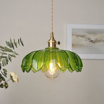 BlossomGlow – Elegant Scalloped Flower-Style Glass Shade with Vintage Charm | Soft Diffused Glow with Brass-Toned Fitting | Timeless Statement for Bedroom, Hallway or Dining