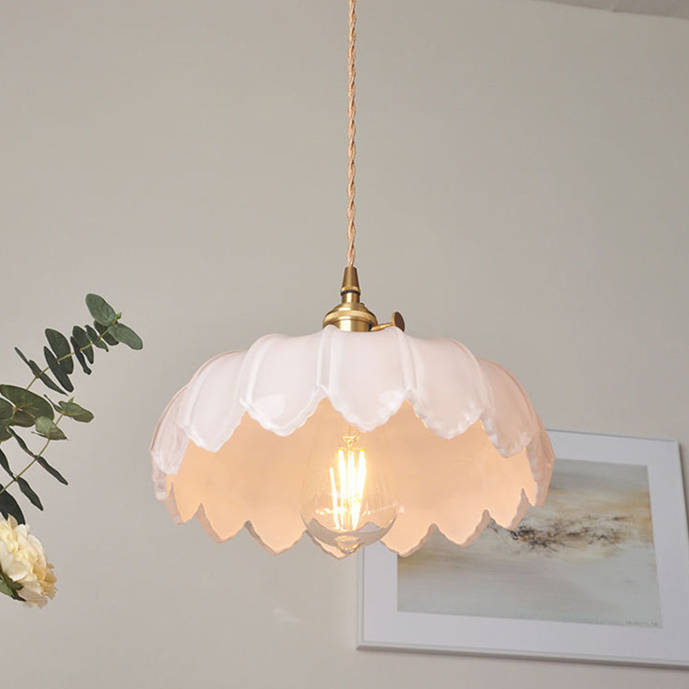 BlossomGlow – Elegant Scalloped Flower-Style Glass Shade with Vintage Charm | Soft Diffused Glow with Brass-Toned Fitting | Timeless Statement for Bedroom, Hallway or Dining