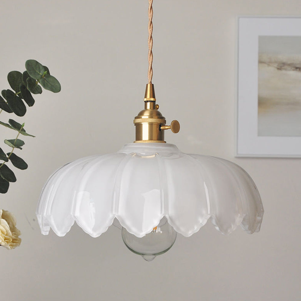 BlossomGlow – Elegant Scalloped Flower-Style Glass Shade with Vintage Charm | Soft Diffused Glow with Brass-Toned Fitting | Timeless Statement for Bedroom, Hallway or Dining