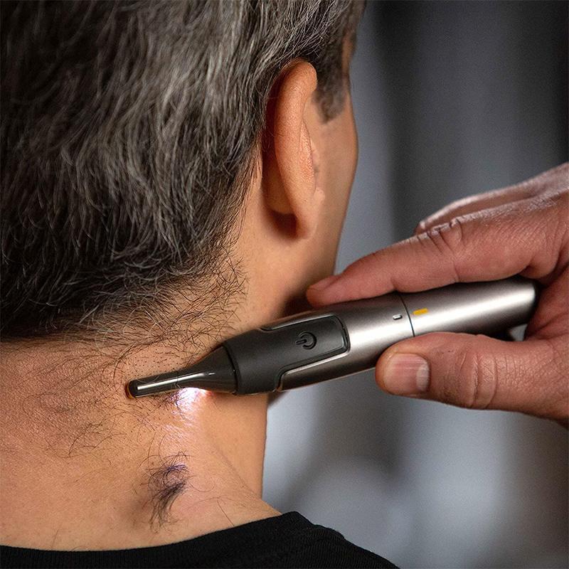 TrimLuxe - Precíziós trimmer titán bevonatú rozsdamentes acél pengével és LED fénnyel
