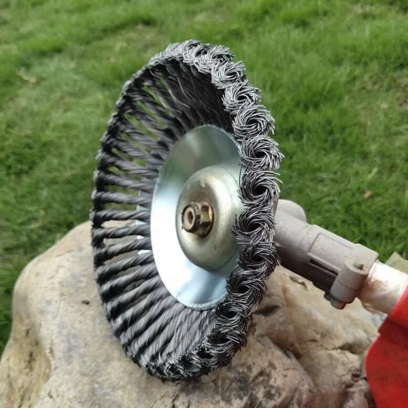 BrushTorque - Kefevágó fej 36 csavart fém kefével