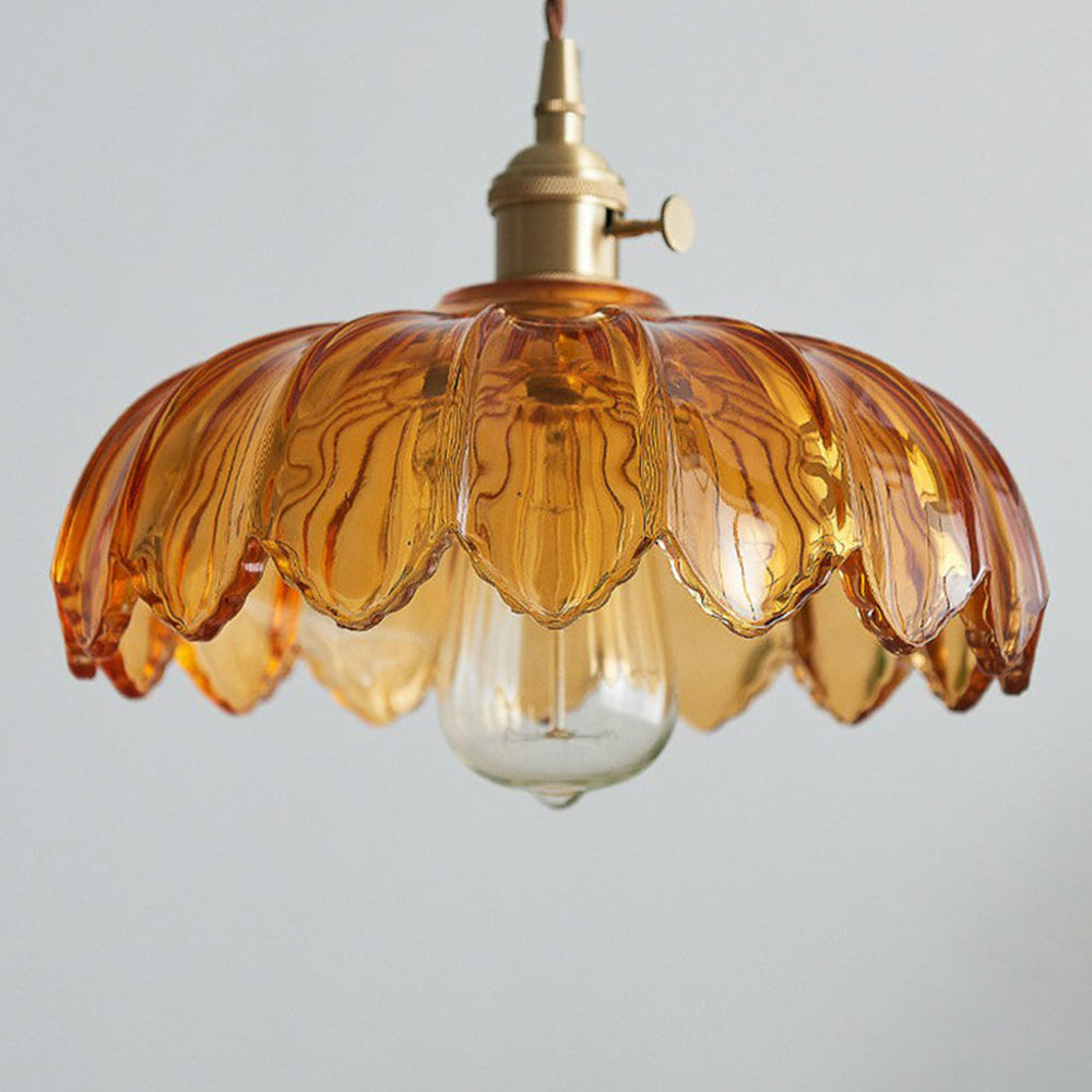 BlossomGlow – Elegant Scalloped Flower-Style Glass Shade with Vintage Charm | Soft Diffused Glow with Brass-Toned Fitting | Timeless Statement for Bedroom, Hallway or Dining
