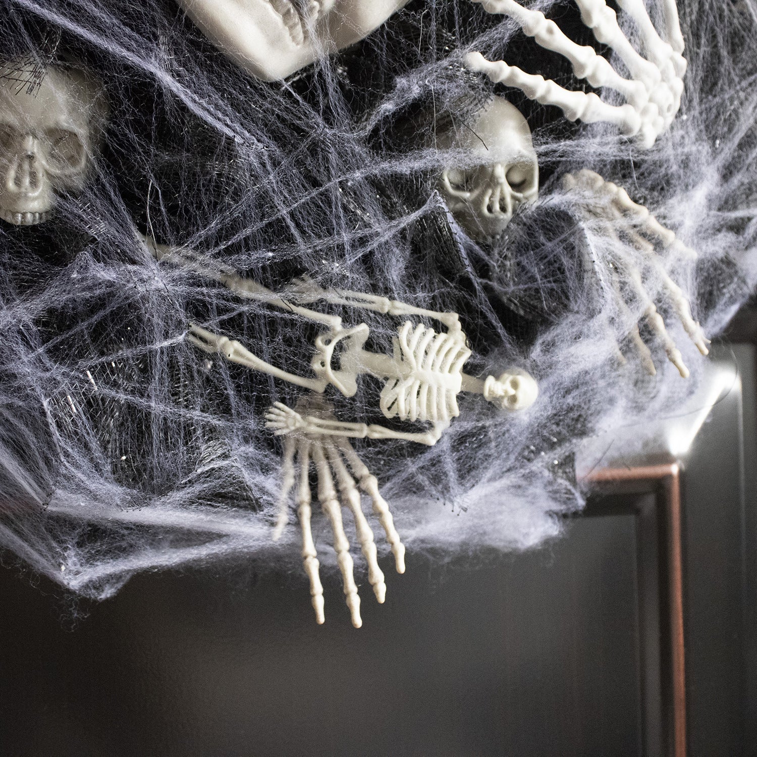 Halloween Skull Mesh Wreath for Decoration
