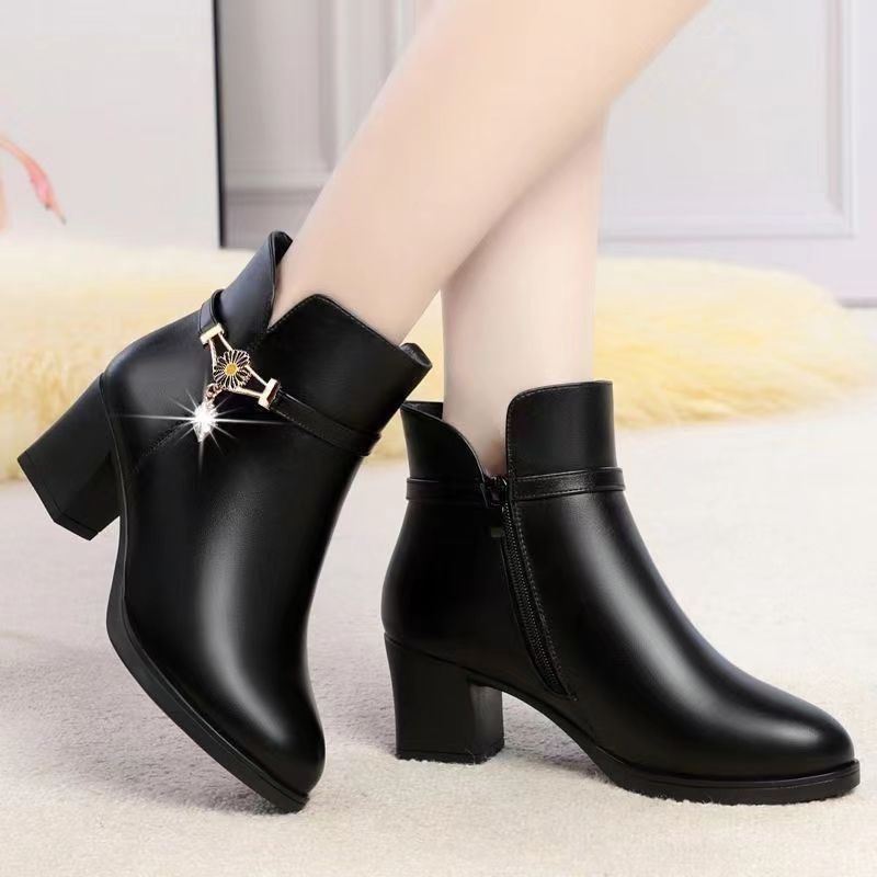 Rosemary | Elegant Insulated Ankle Boots for Winter
