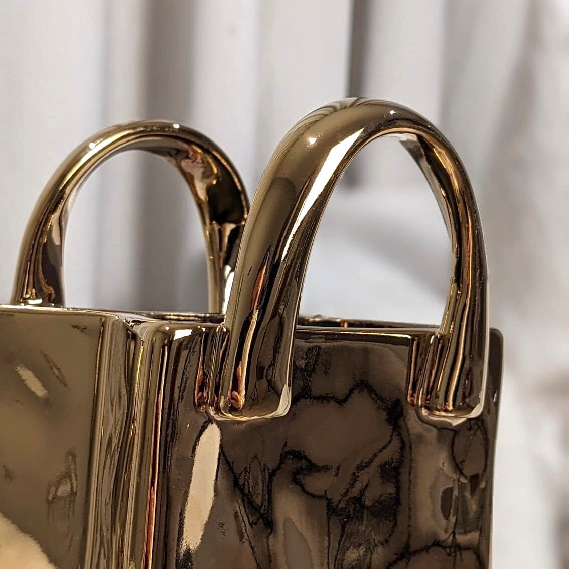 LuxeGleam - Unique Gold Hammered Tote Bag Vase