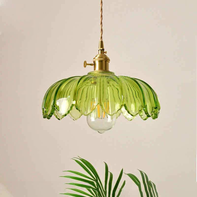 BlossomGlow – Elegant Scalloped Flower-Style Glass Shade with Vintage Charm | Soft Diffused Glow with Brass-Toned Fitting | Timeless Statement for Bedroom, Hallway or Dining