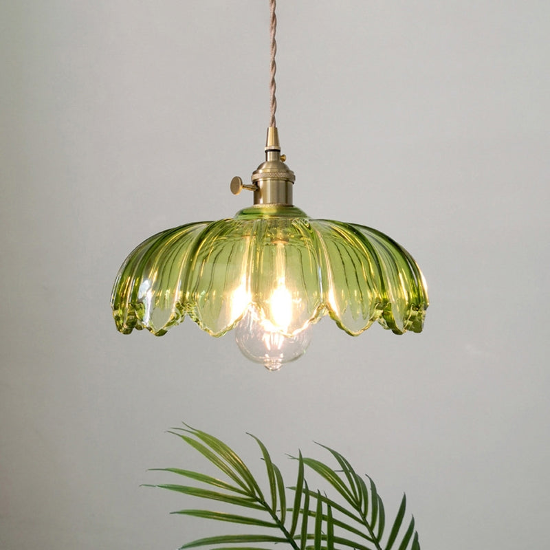 BlossomGlow – Elegant Scalloped Flower-Style Glass Shade with Vintage Charm | Soft Diffused Glow with Brass-Toned Fitting | Timeless Statement for Bedroom, Hallway or Dining