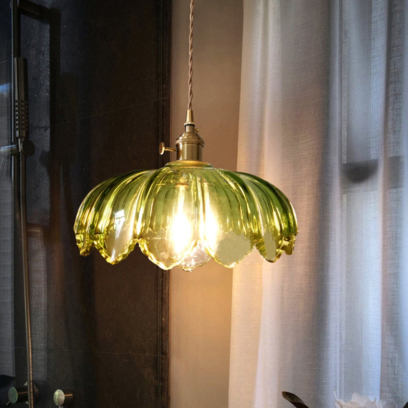 BlossomGlow – Elegant Scalloped Flower-Style Glass Shade with Vintage Charm | Soft Diffused Glow with Brass-Toned Fitting | Timeless Statement for Bedroom, Hallway or Dining