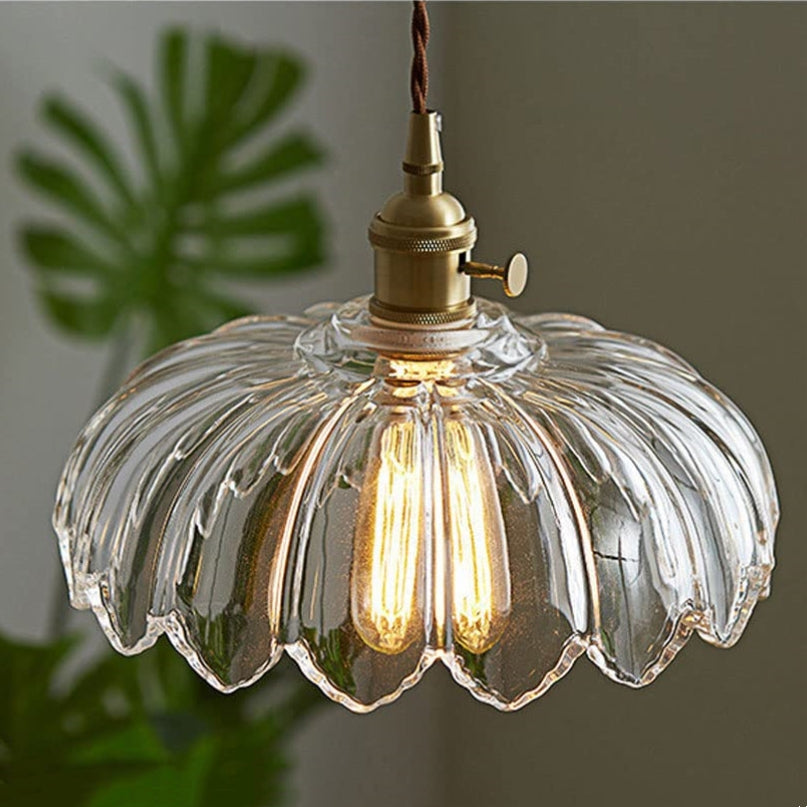 BlossomGlow – Elegant Scalloped Flower-Style Glass Shade with Vintage Charm | Soft Diffused Glow with Brass-Toned Fitting | Timeless Statement for Bedroom, Hallway or Dining
