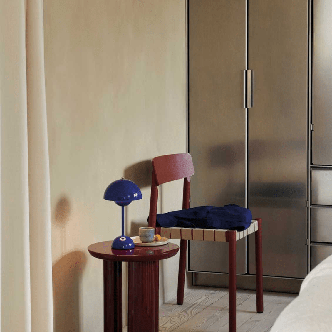 Lunarglo | LED Lamp Modern Sleek Design with Soft Ambient Glow | Energy-Efficient LED Lighting for Cozy, Inviting Atmosphere | Versatile Placement for Nightstand, Living Room or Office